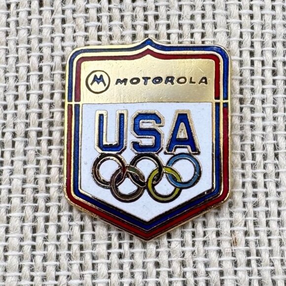 Vintage Motorola USA Olympics Lapel Pin Badge 1988 Gold Tone Shield - Picture 5 of 6